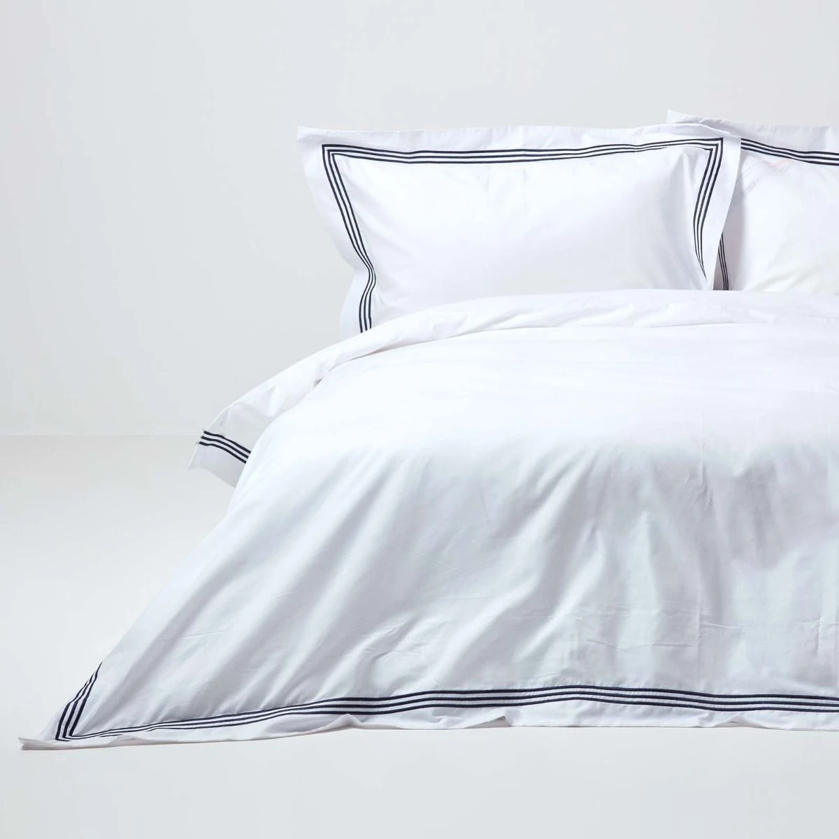 Plain White Duvet Cover Set With Navy Border 3 Plain White Duvet Cover Set With Navy Border
