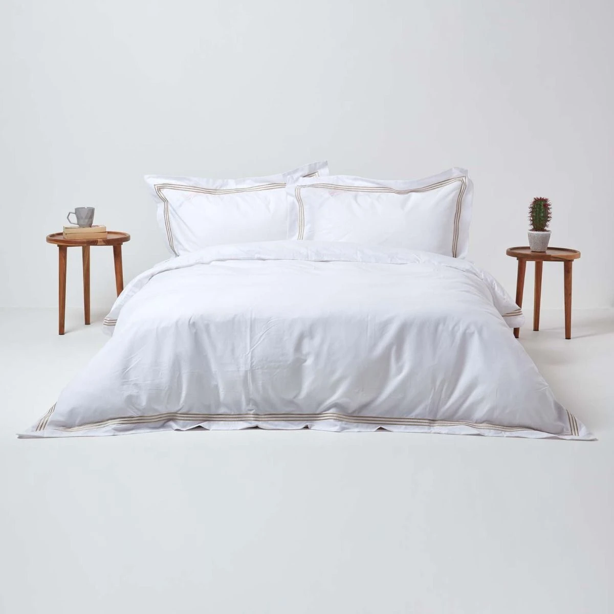 Plain White Duvet Cover Set With Gold Border 5 Plain White Duvet Cover Set With Gold Border - Image 3