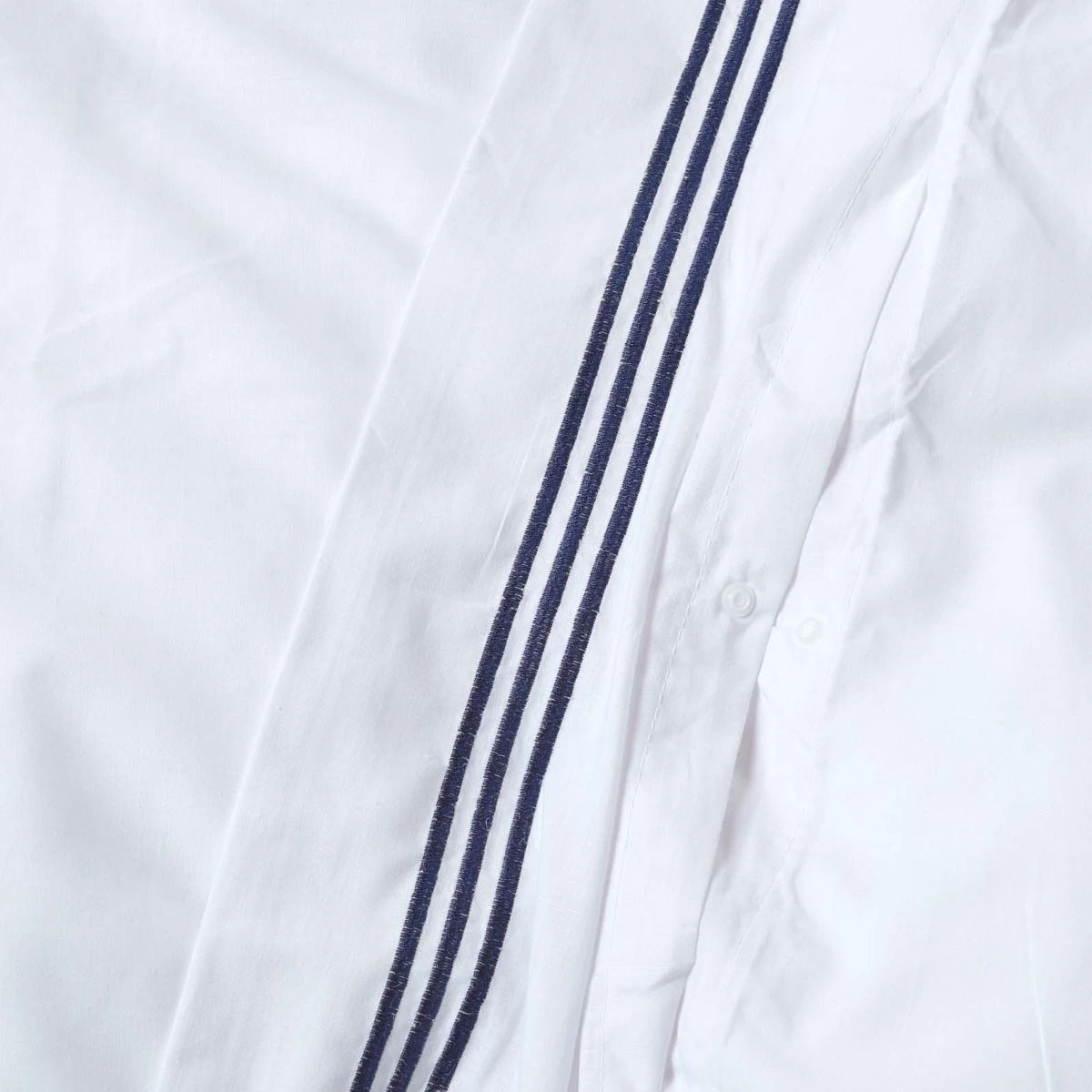 Plain White Duvet Cover Set With Navy Border 6 Plain White Duvet Cover Set With Navy Border - Image 4