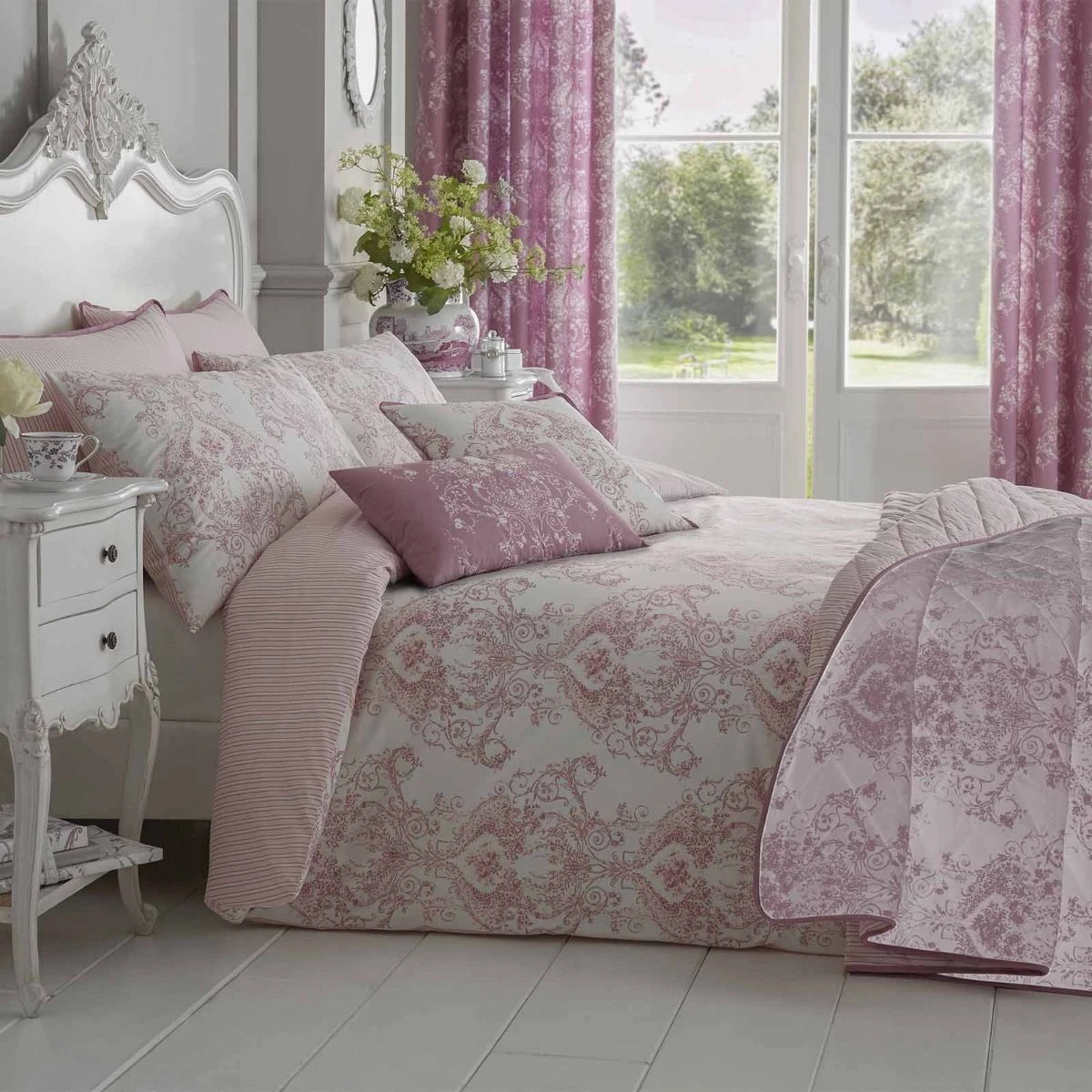 Pink French Toile Patterned Bedspread, 200 X 200 Cm 3 Pink French Toile Patterned Bedspread, 200 X 200 Cm