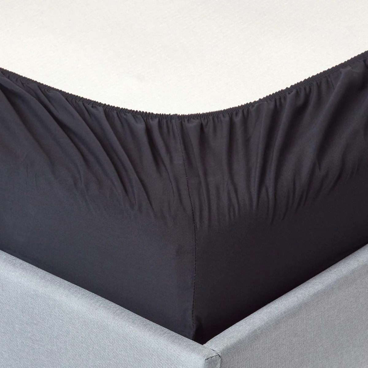 Black Egyptian Cotton Fitted Sheet 200 TC 4 Black Egyptian Cotton Fitted Sheet 200 TC - Image 2