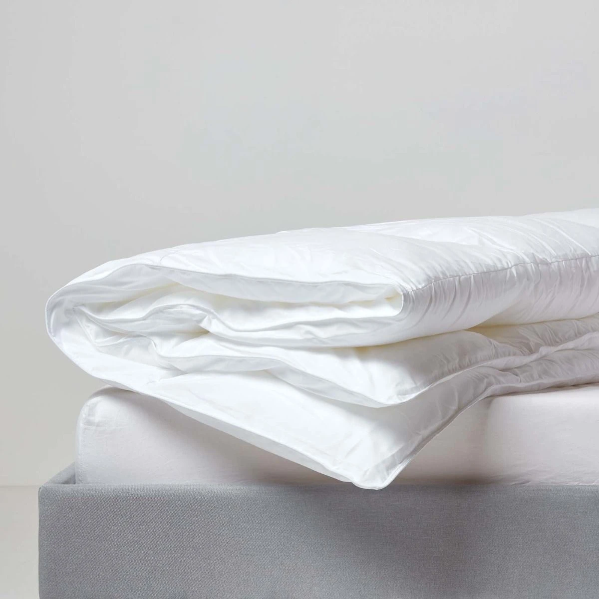 Luxury Hotel Quality Super Microfibre 10.5 Tog Duvet 4 Luxury Hotel Quality Super Microfibre 10.5 Tog Duvet - Image 2