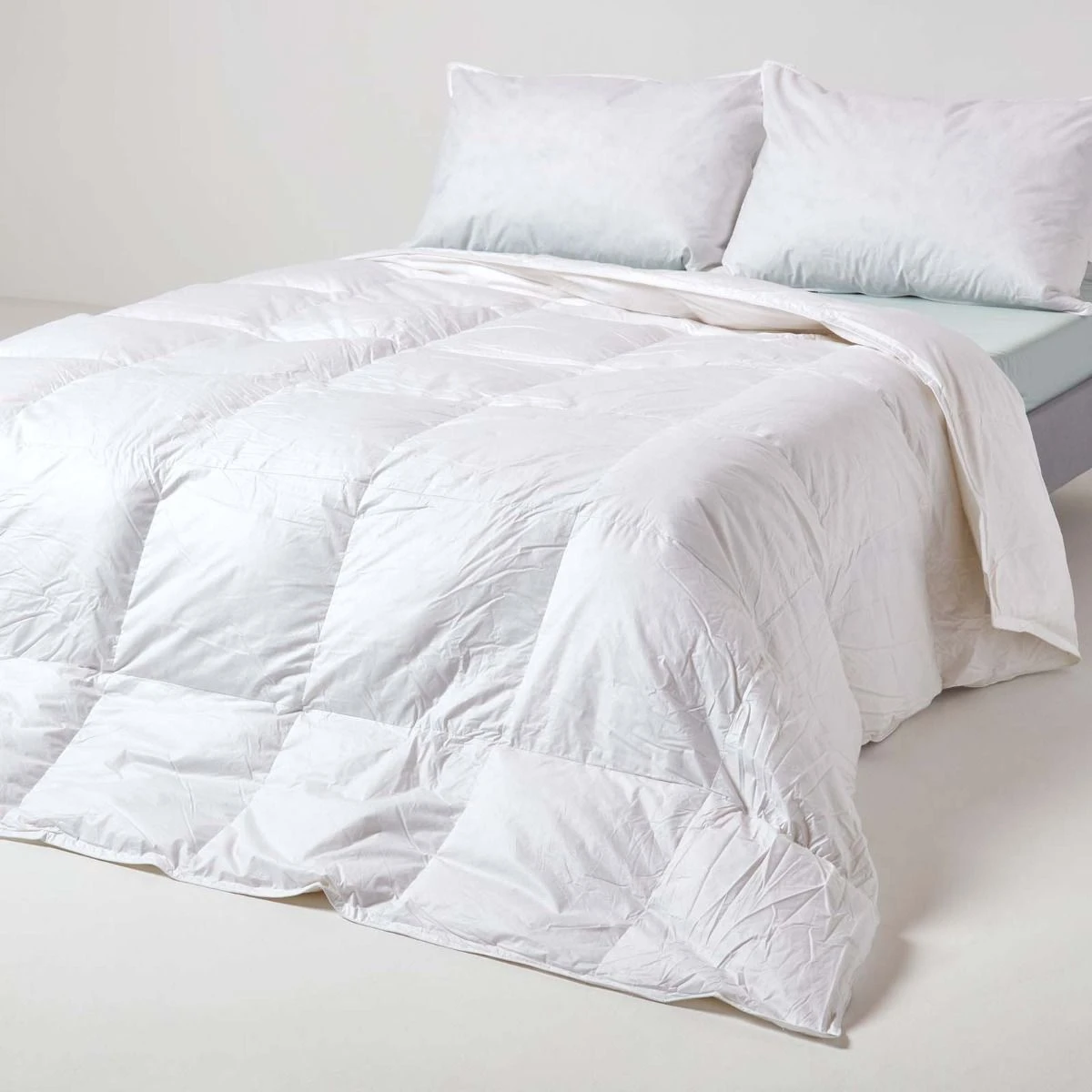 Luxury White Duck Down 4.5 Tog Duvet 4 Luxury White Duck Down 4.5 Tog Duvet - Image 2