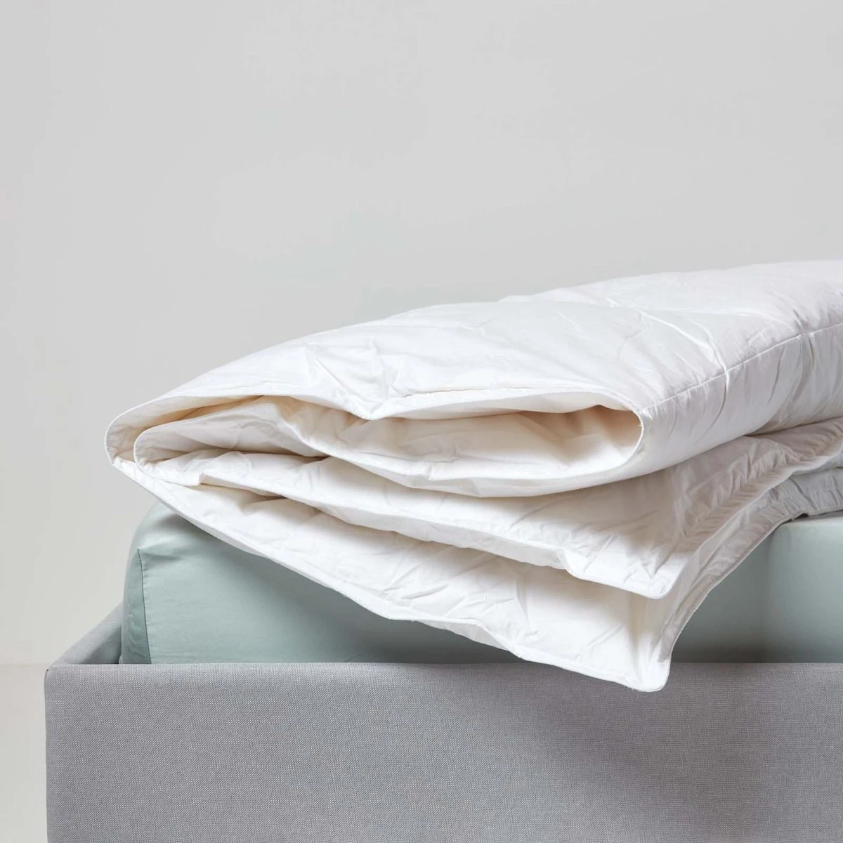 Luxury White Duck Down 4.5 Tog Duvet 5 Luxury White Duck Down 4.5 Tog Duvet - Image 3