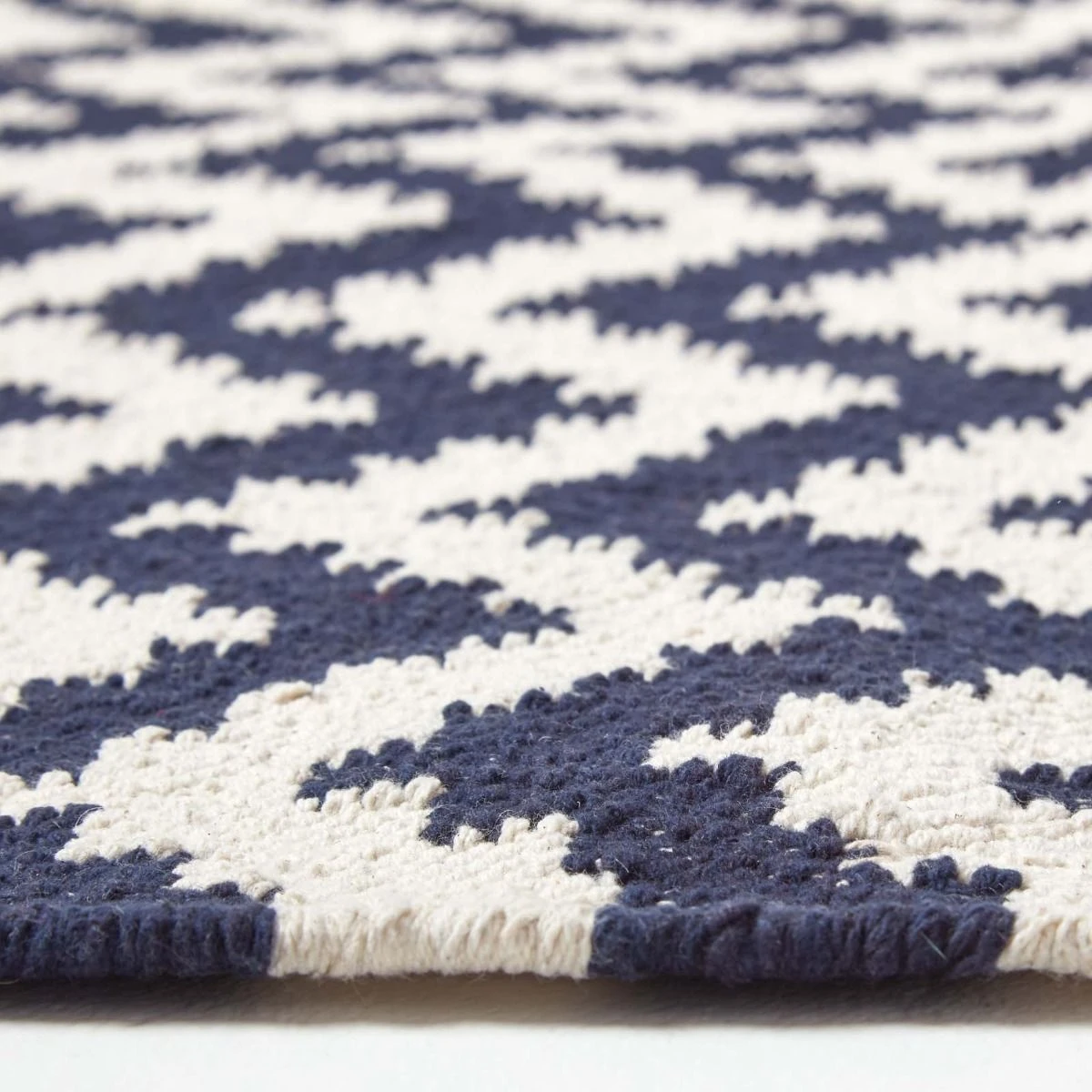 Casablanca Handwoven Zig Zag Pattern Dark Blue And White Cotton Kilim Rug 6 Casablanca Handwoven Zig Zag Pattern Dark Blue And White Cotton Kilim Rug - Image 4
