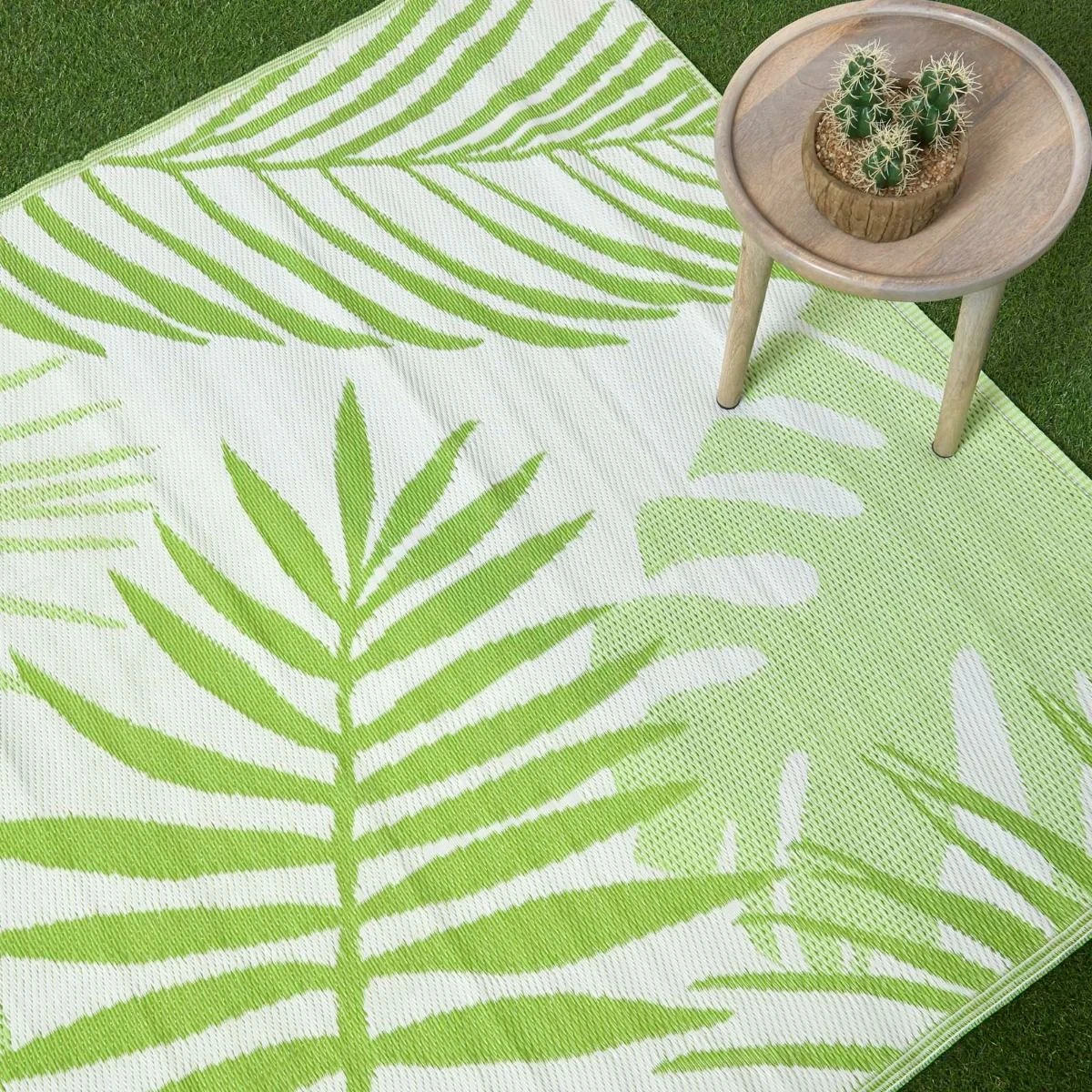 Green Tropical Leaf Pattern Reversible Outdoor Rug 4 Green Tropical Leaf Pattern Reversible Outdoor Rug - Image 2