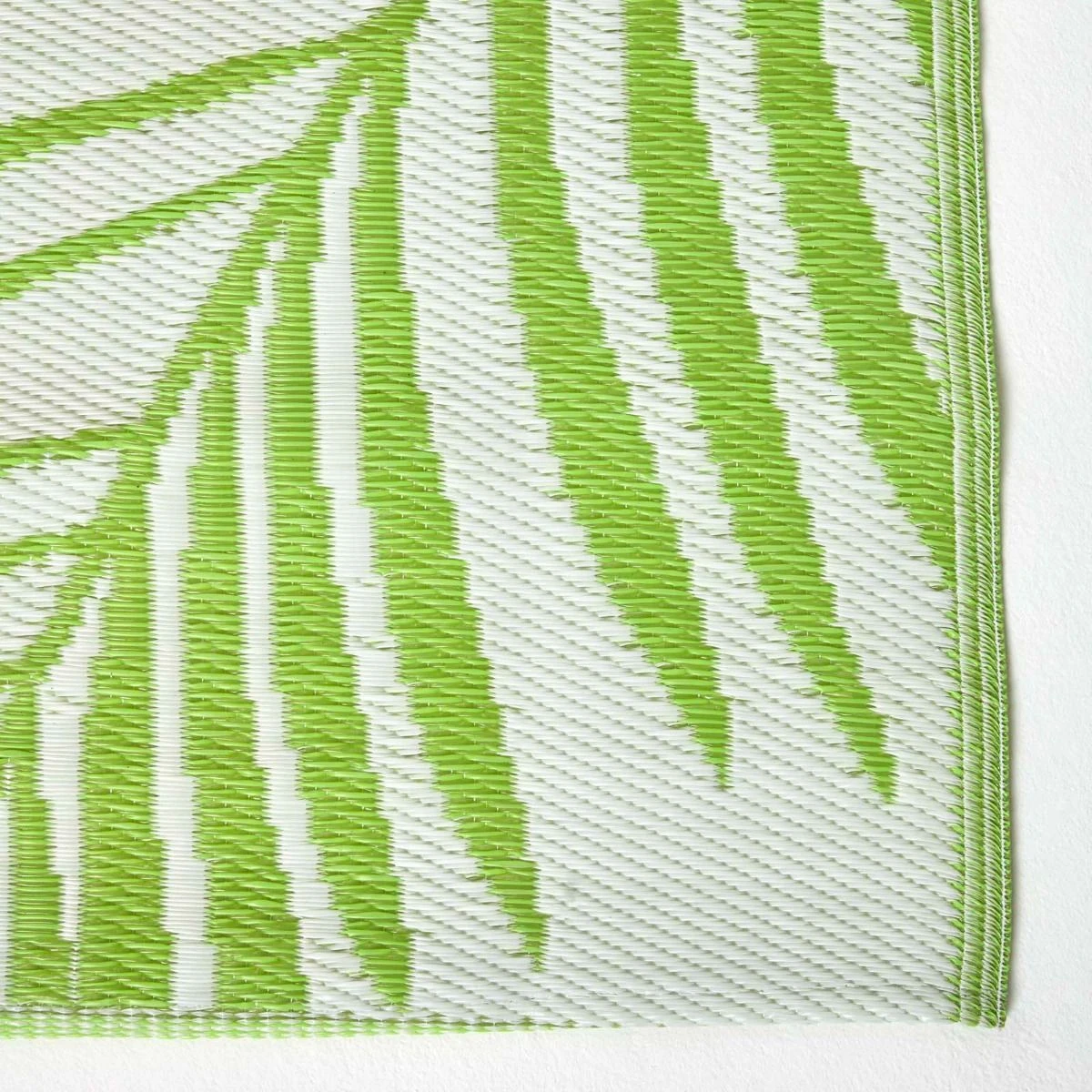 Green Tropical Leaf Pattern Reversible Outdoor Rug 5 Green Tropical Leaf Pattern Reversible Outdoor Rug - Image 3