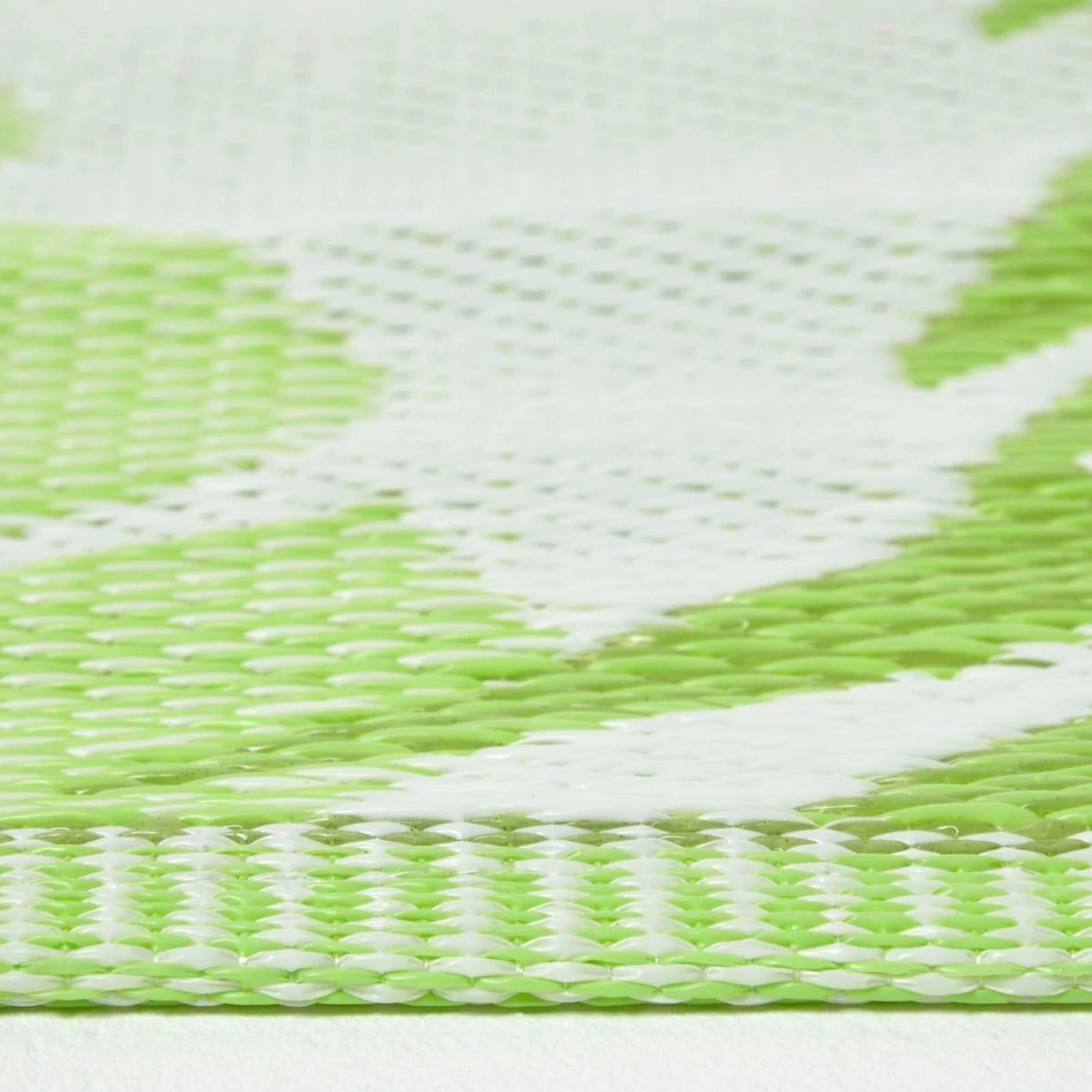 Green Tropical Leaf Pattern Reversible Outdoor Rug 6 Green Tropical Leaf Pattern Reversible Outdoor Rug - Image 4