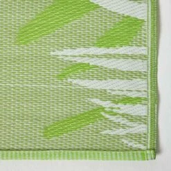 Green Tropical Leaf Pattern Reversible Outdoor Rug 14 Green Tropical Leaf Pattern Reversible Outdoor Rug -Best Homeware Store ru1329 e 1