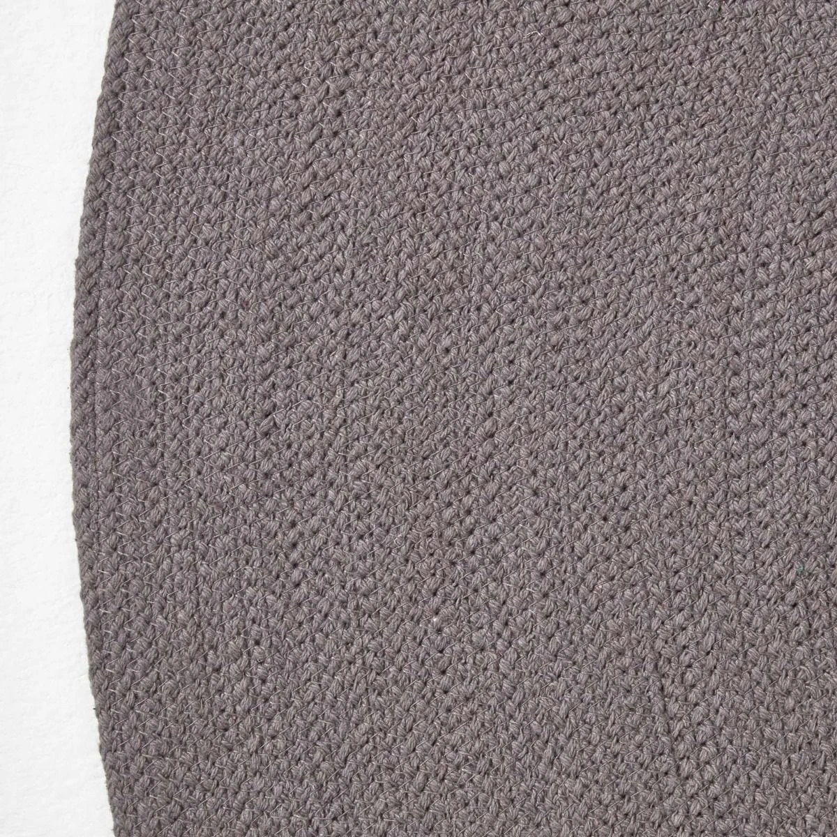 Grey Handmade Woven Braided Round Rug, 120 Cm 5 Grey Handmade Woven Braided Round Rug, 120 Cm - Image 3