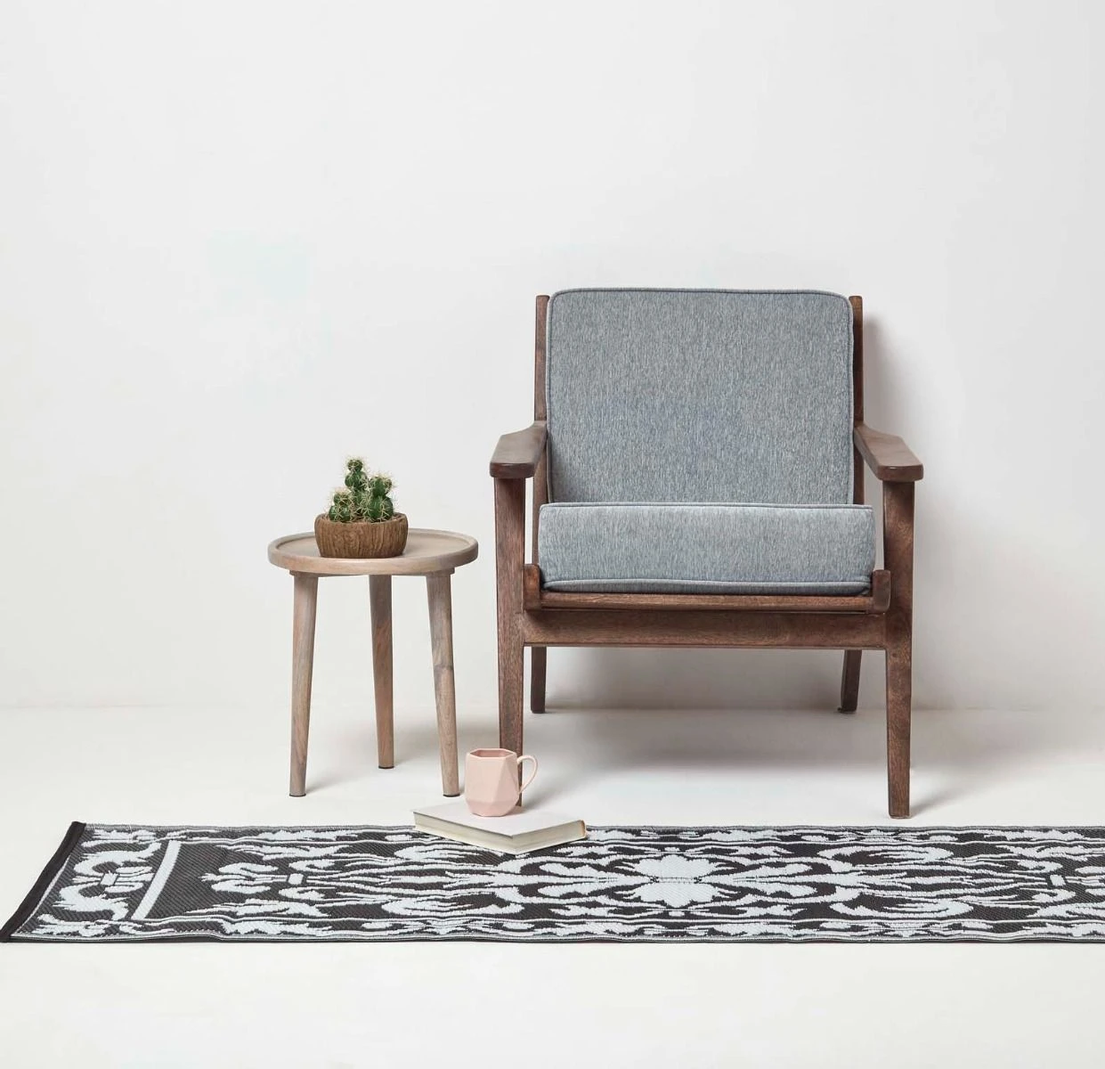 Black & White Outdoor Rug Runner With Damask Design, 198 X 73 Cm 7 Black & White Outdoor Rug Runner With Damask Design, 198 X 73 Cm - Image 5