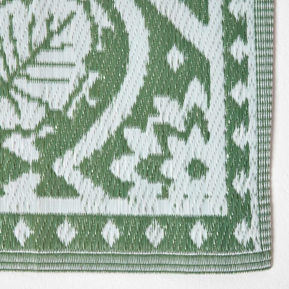 Green Outdoor Rug With Floral Leaf Pattern, 122 X 182 Cm 5 Green Outdoor Rug With Floral Leaf Pattern, 122 X 182 Cm - Image 3