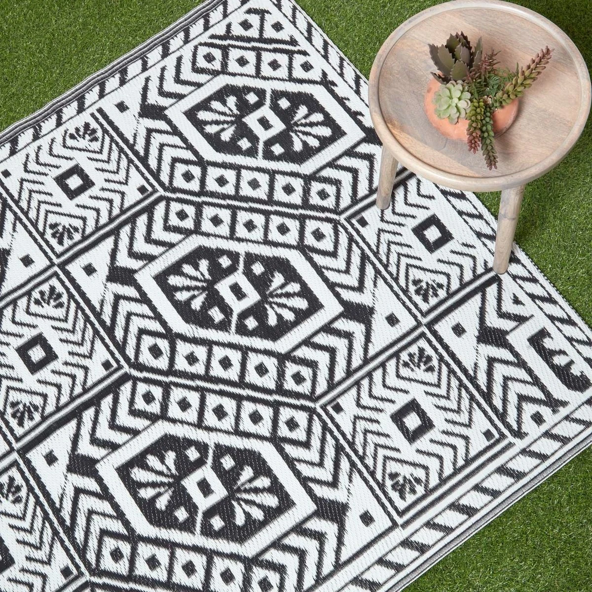 Black & White Outdoor Rug With Geometric Aztec Design, 120 X 180 Cm 4 Black & White Outdoor Rug With Geometric Aztec Design, 120 X 180 Cm - Image 2