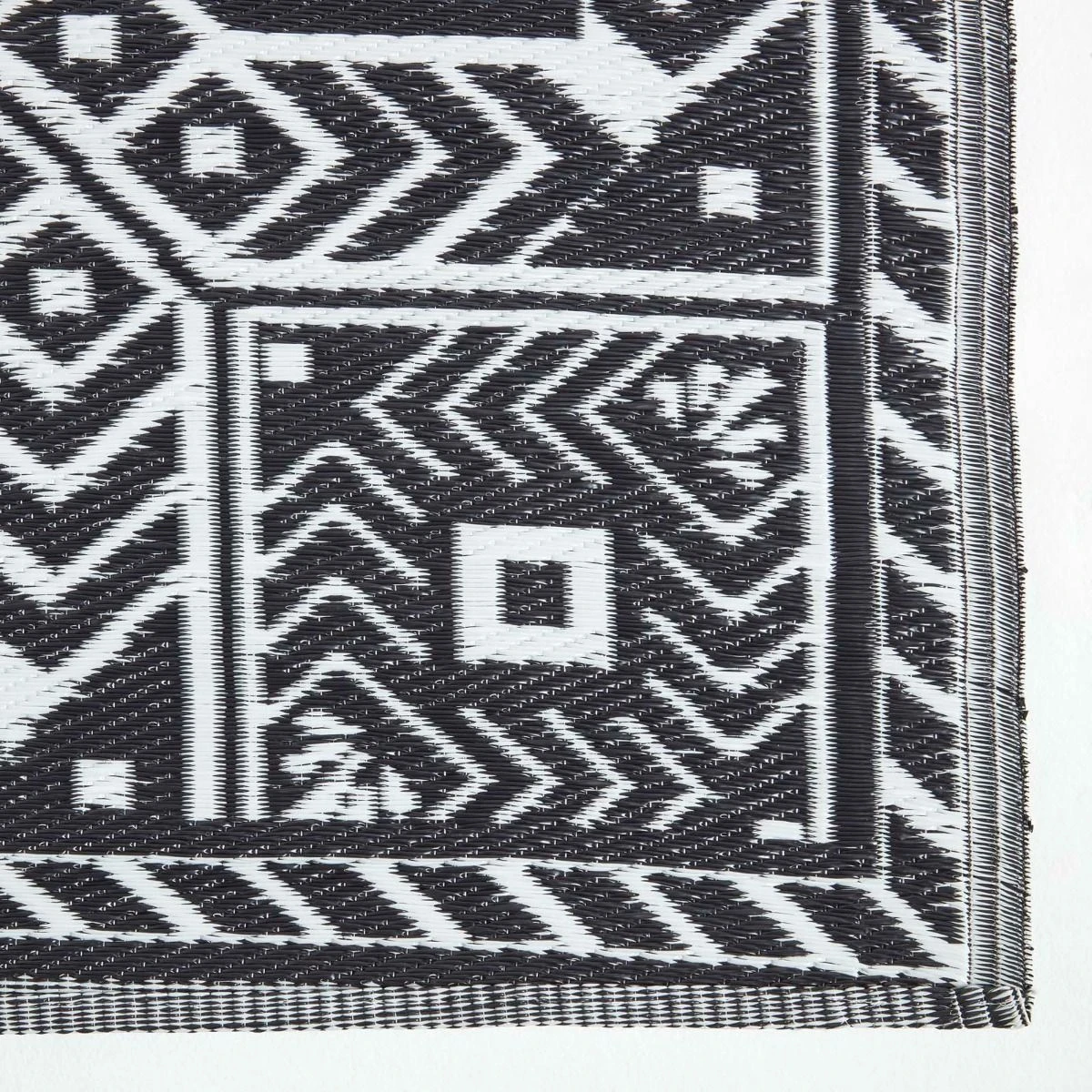 Black & White Outdoor Rug With Geometric Aztec Design, 120 X 180 Cm 5 Black & White Outdoor Rug With Geometric Aztec Design, 120 X 180 Cm - Image 3