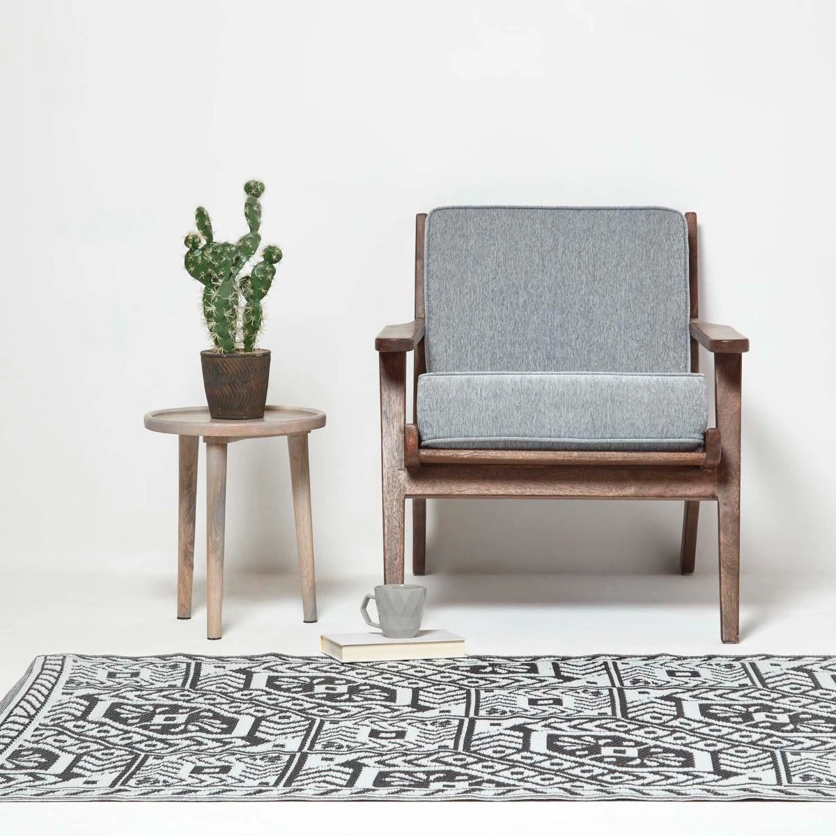 Black & White Outdoor Rug With Geometric Aztec Design, 120 X 180 Cm 7 Black & White Outdoor Rug With Geometric Aztec Design, 120 X 180 Cm - Image 5