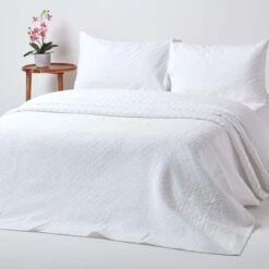 White Cotton Contemporary Diamond Pattern Matelassé Bedspread