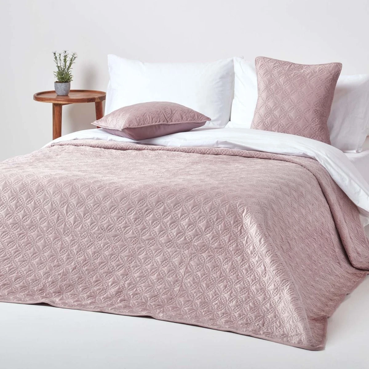Pink Eternity Rings Geometric Velvet Bedspread, 200 X 200 Cm 3 Pink Eternity Rings Geometric Velvet Bedspread, 200 X 200 Cm