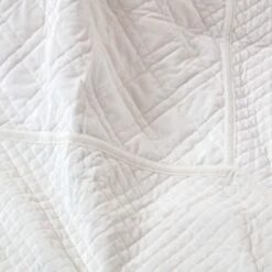 Cream Paragon Diamond Geometric Velvet Bedspread 8 Cream Paragon Diamond Geometric Velvet Bedspread -Best Homeware Store sf1847 03 2