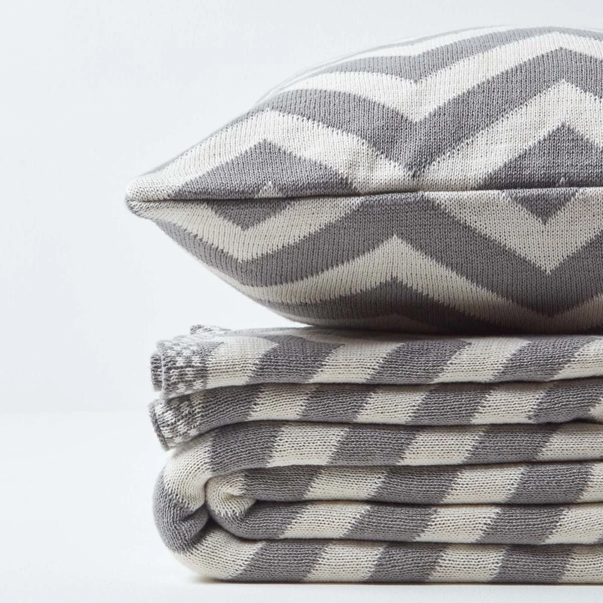 Grey Chevron Cotton Knitted Throw 8 Grey Chevron Cotton Knitted Throw - Image 6